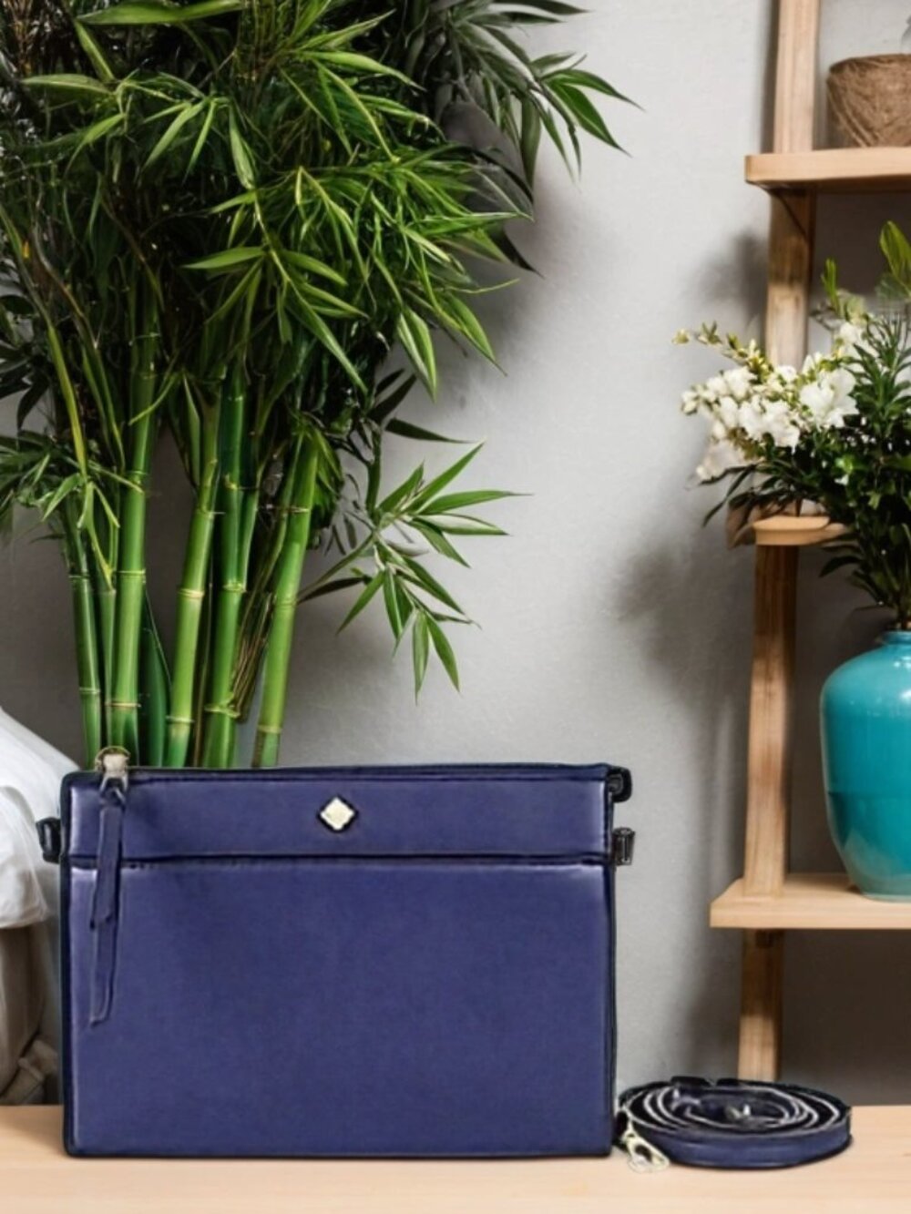 NWOT Crown & Ivy Navy Blue Dixie Crossbody